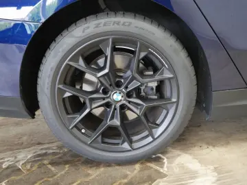 BMW 550e xDrive Touring ICONIC GLOW 19 ALU PANORAMA