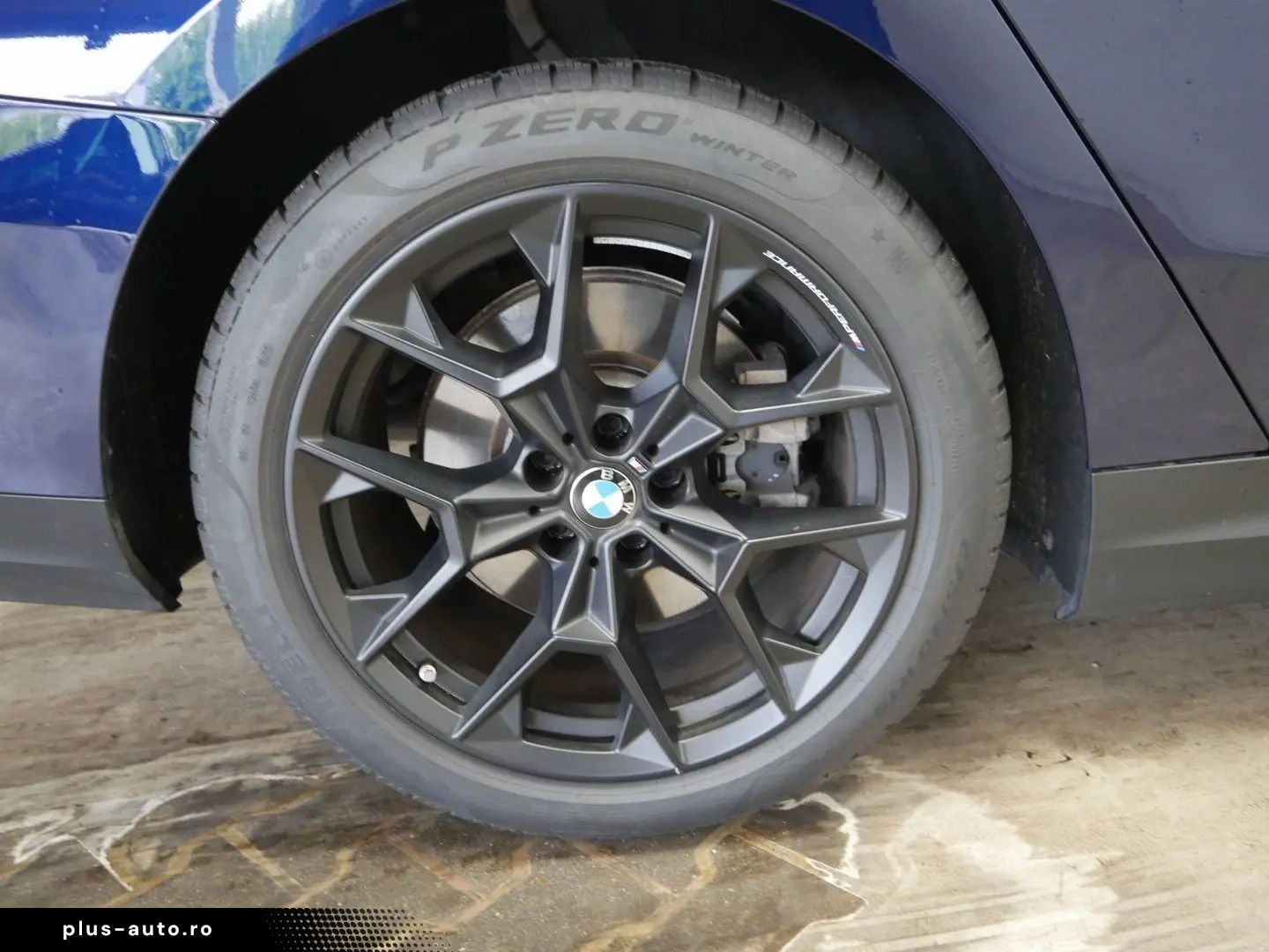 BMW 550e xDrive Touring ICONIC GLOW 19 ALU PANORAMA