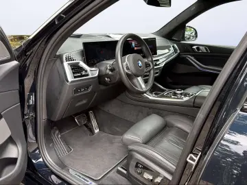 BMW X7 xDrive40d M Sport Pro 22  SKY Pano HK ACC 360