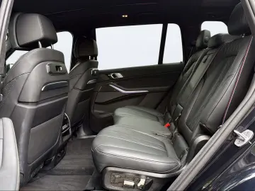 BMW X7 xDrive40d M Sport Pro 22  SKY Pano HK ACC 360