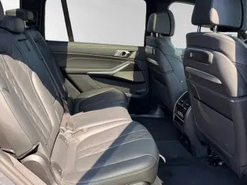 BMW X7 xDrive40d Inkl. € 1.190 Zubehörbonus  M Sport