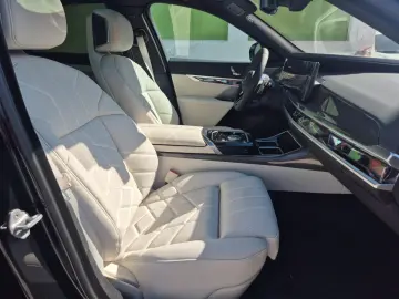 BMW 740 d xDrive M Sport Sky B&W Massage