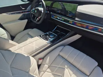 BMW 740 d xDrive M Sport Sky B&W Massage