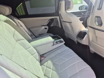 BMW 740 d xDrive M Sport Sky B&W Massage