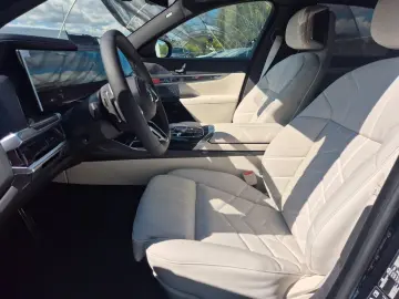 BMW 740 d xDrive M Sport Sky B&W Massage
