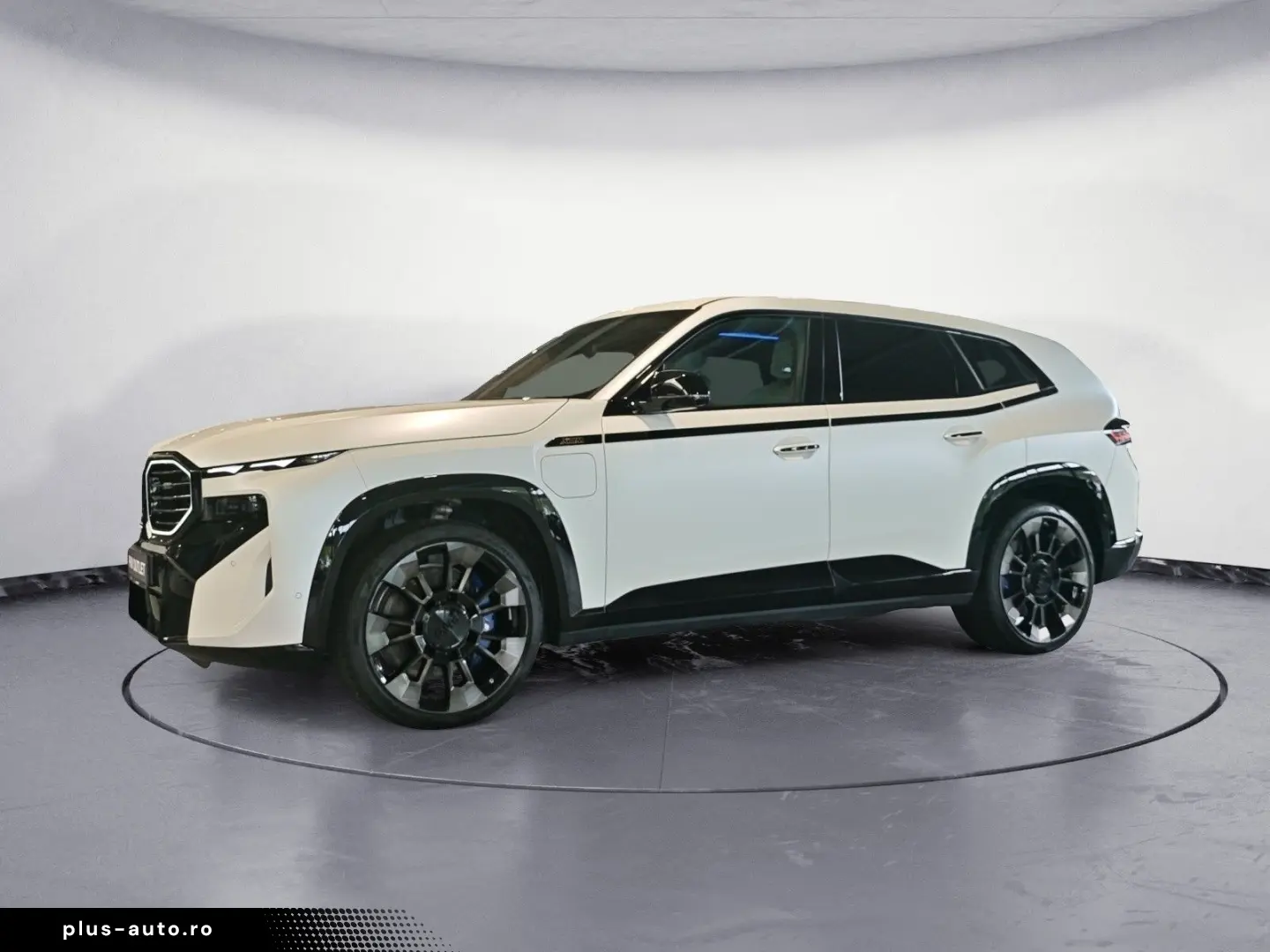 BMW XM 4.4 B&W AHK M Driver's Package