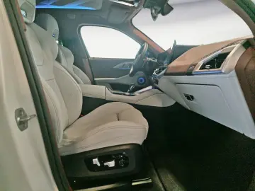 BMW XM 4.4 B&W AHK M Driver's Package