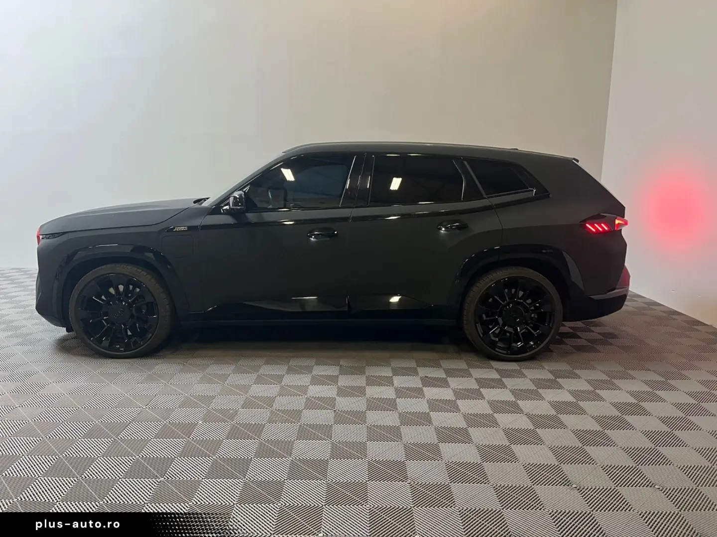 BMW XM  Aero-B&W-Laser-Shadow-23