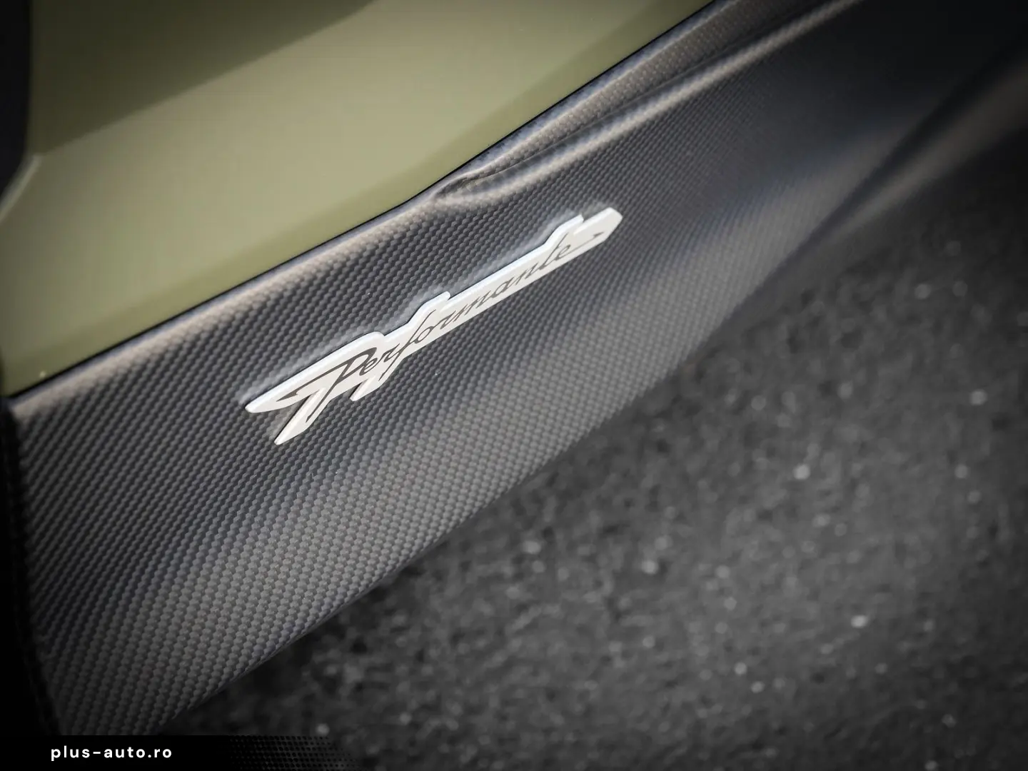 LAMBORGHINI Urus Performante Verde Turbine  Pano  B&O