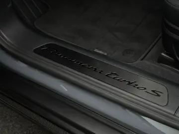 PORSCHE Panamera Turbo S E-Hybrid
