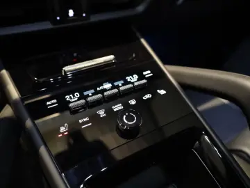 PORSCHE Cayenne E-Hybrid HA-Lenk SpDes SpAbg Luft ACC 22