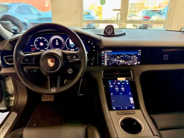 PORSCHE Taycan 4S Perfomance SportDesign HeadUp 21