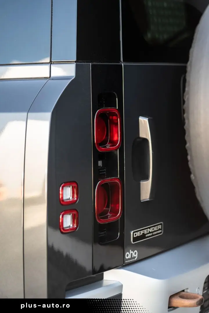 LAND ROVER Defender 3.0 D300 MHEV X 130 X