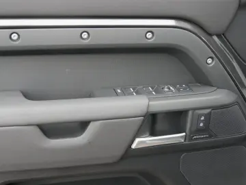 LAND ROVER Defender 110 X-Dynamic SEKomf-Winter-PackHeadUp