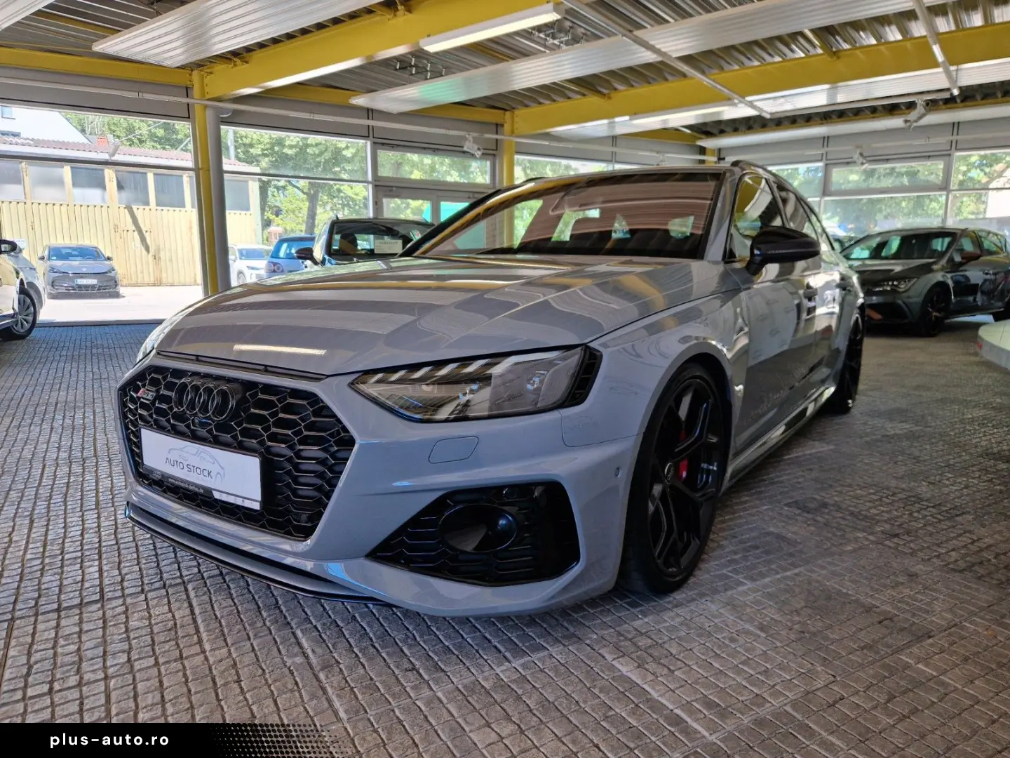 AUDI RS4 Avant B&O Pano Matrix Sportabgas AHK 290 kmh
