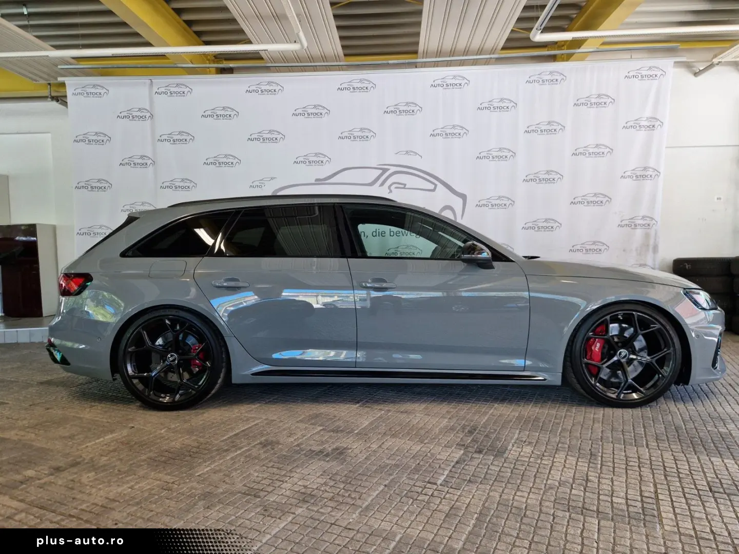 AUDI RS4 Avant B&O Pano Matrix Sportabgas AHK 290 kmh