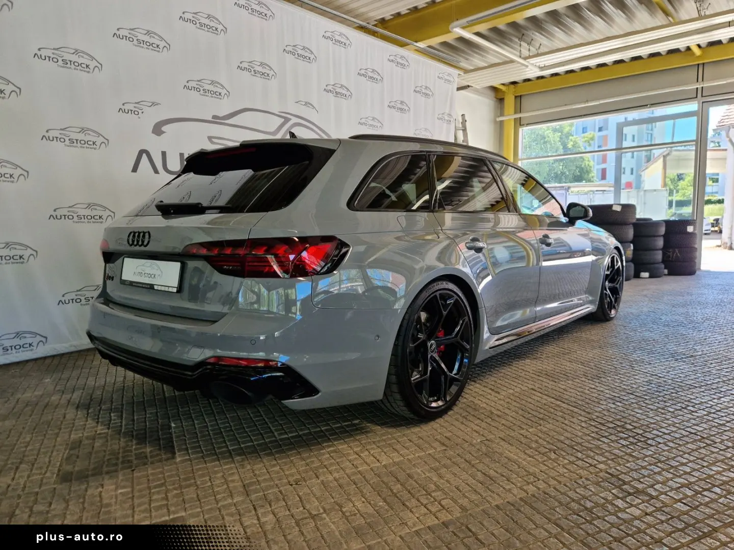 AUDI RS4 Avant B&O Pano Matrix Sportabgas AHK 290 kmh