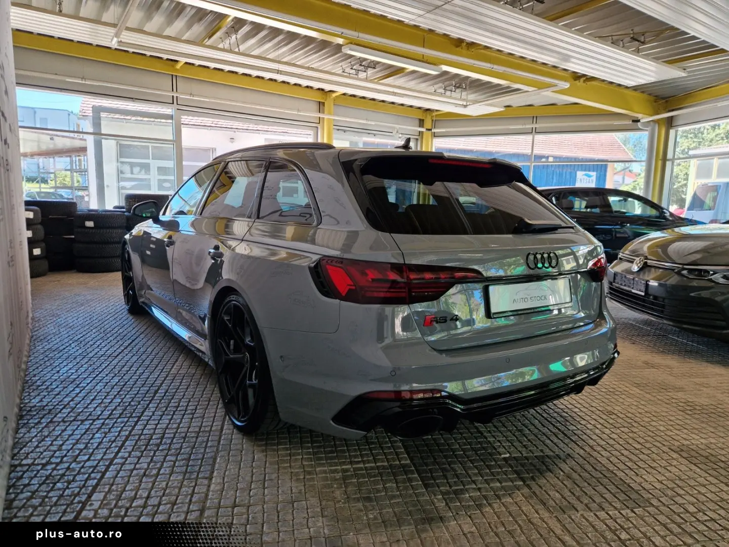 AUDI RS4 Avant B&O Pano Matrix Sportabgas AHK 290 kmh