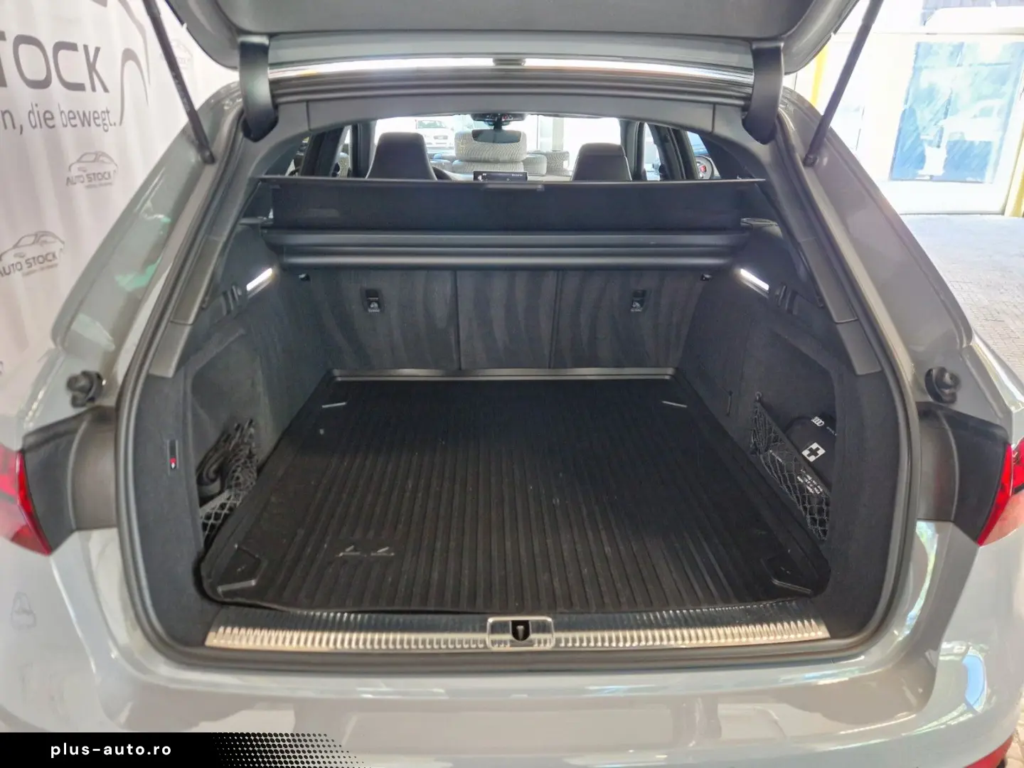 AUDI RS4 Avant B&O Pano Matrix Sportabgas AHK 290 kmh