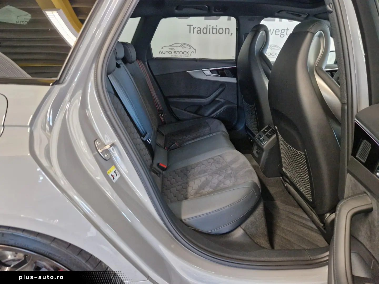 AUDI RS4 Avant B&O Pano Matrix Sportabgas AHK 290 kmh