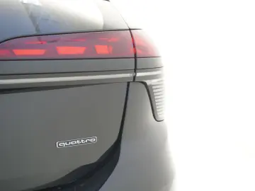AUDI A6 Avant TDI 150 kW S-TRO QUA EDITION ONE PANO