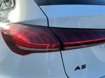 AUDI A5 Avant e-hybrid 220kW S-LINE MATRIX AHK PANO