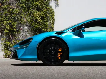 MCLAREN Artura Coupe
