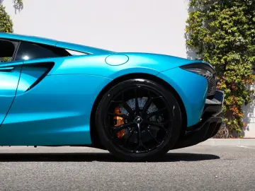 MCLAREN Artura Coupe