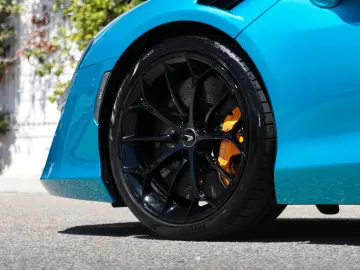 MCLAREN Artura Coupe