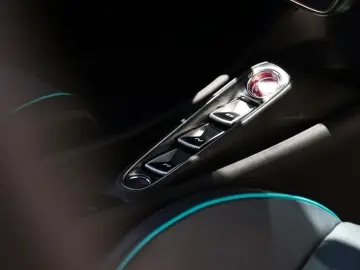 MCLAREN Artura Coupe