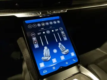 LUCID Air Three-Motor 920 kW AWD Sapphire
