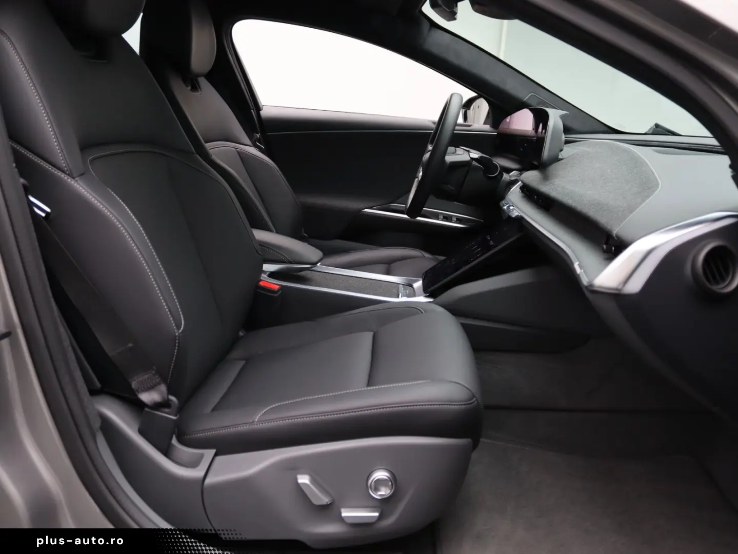 LUCID Air Pure AWD