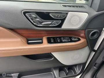 LINCOLN Navigator Black Label 7 Pers Grijs nummernschild