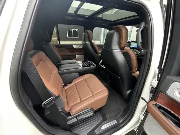 LINCOLN Navigator Black Label 7 Pers Grijs nummernschild