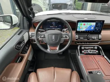 LINCOLN Navigator Black Label 7 Pers Grijs nummernschild