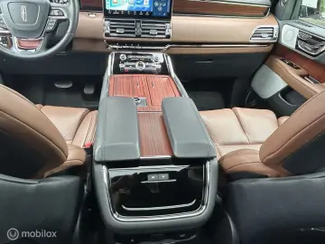LINCOLN Navigator Black Label 7 Pers Grijs nummernschild