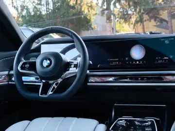 BMW 740d M Sport. Stare impecabilă