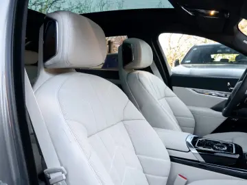 BMW 740d M Sport. Stare impecabilă