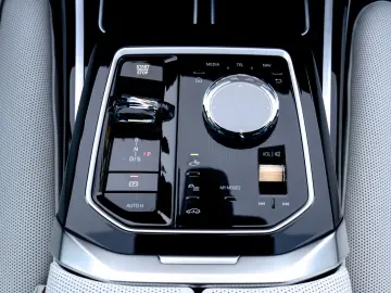 BMW 740d M Sport. Stare impecabilă