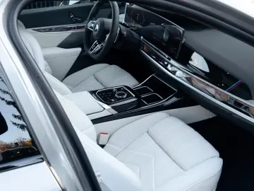 BMW 740d M Sport. Stare impecabilă