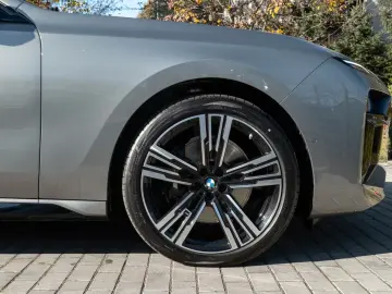 BMW 740d M Sport. Stare impecabilă
