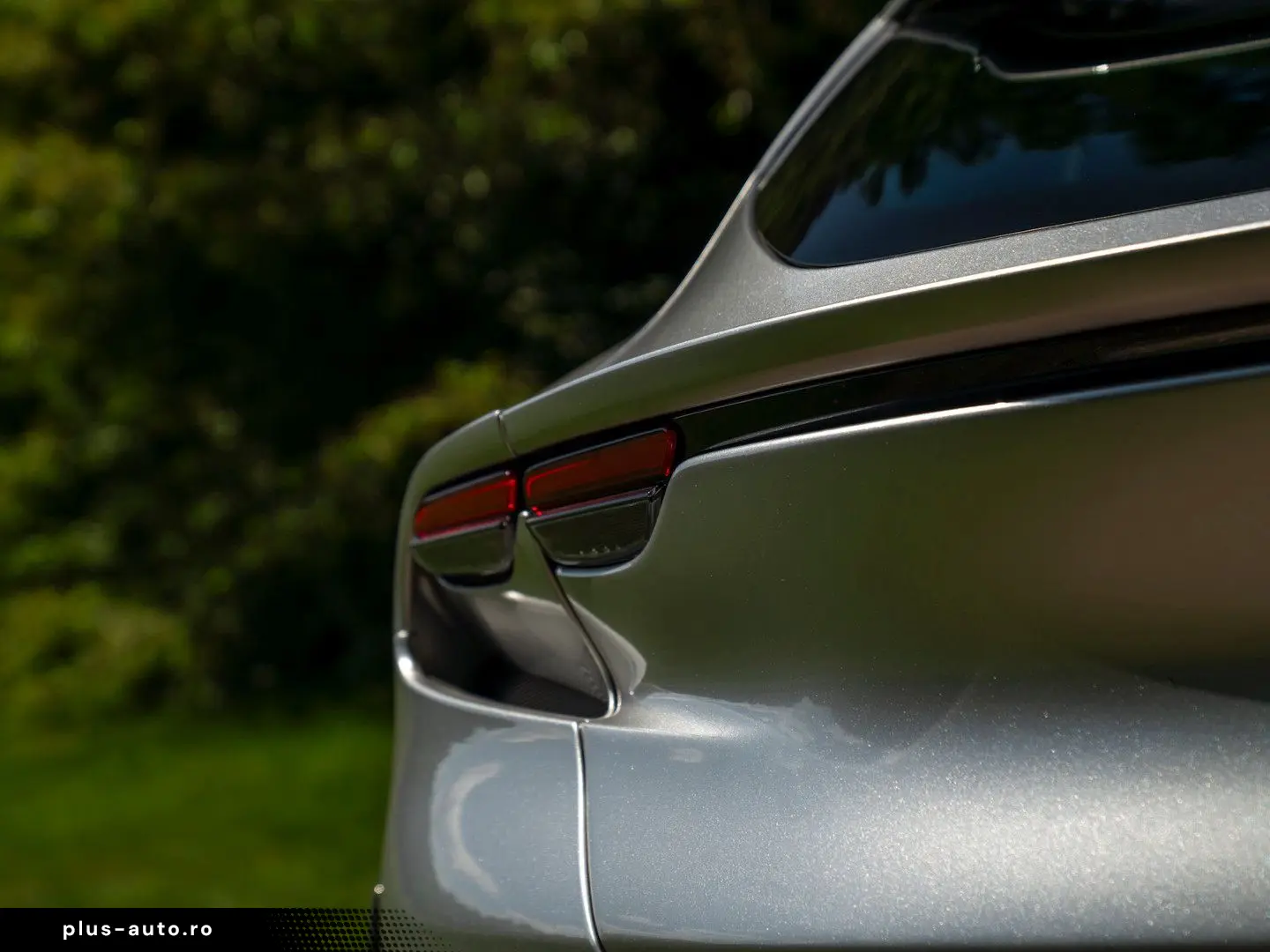 FERRARI Purosangue 6.5 V12   Sanu Silver   Full Carbon