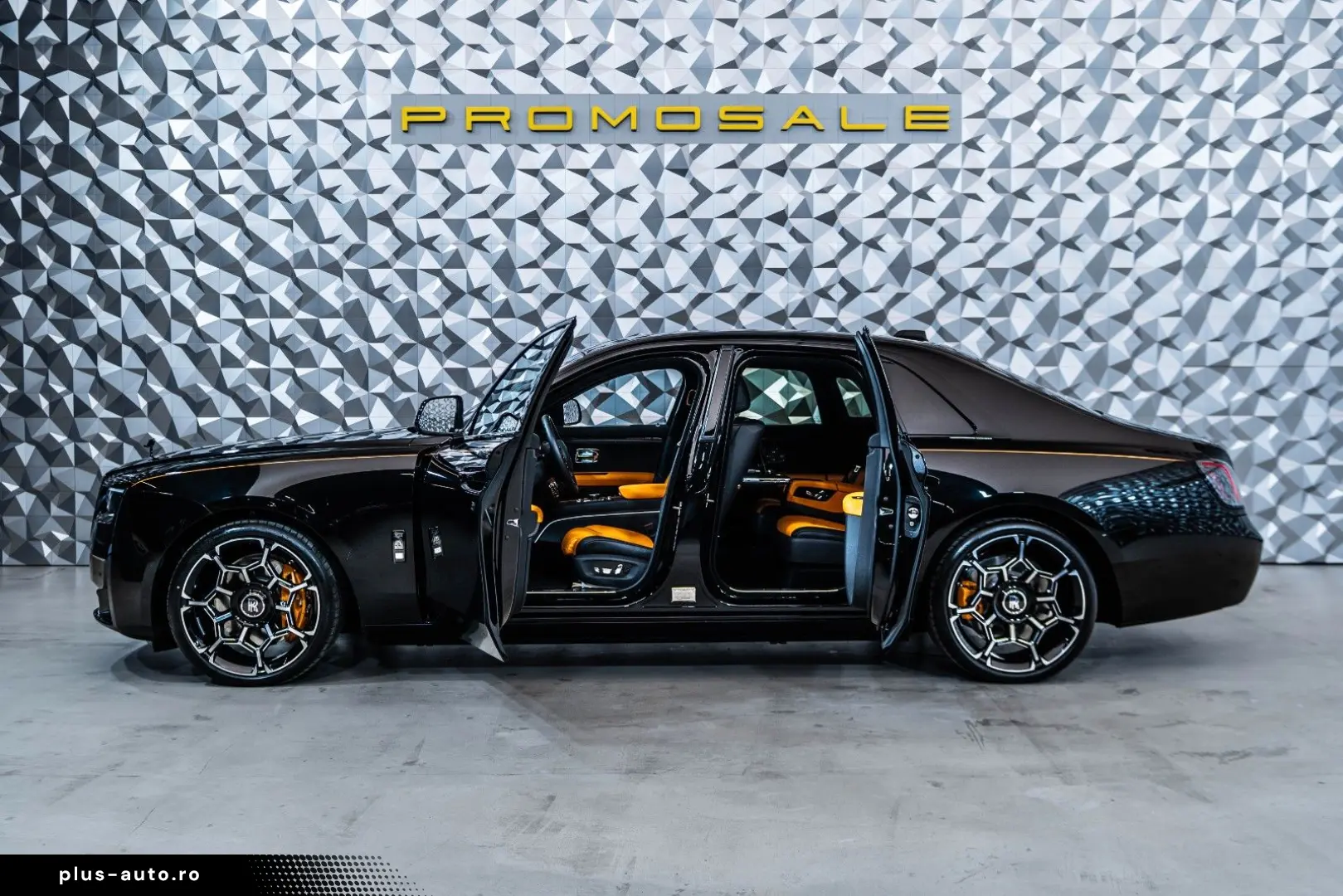 ROLLS ROYCE Ghost Black Badge - Shooting Star - Rear Theatre
