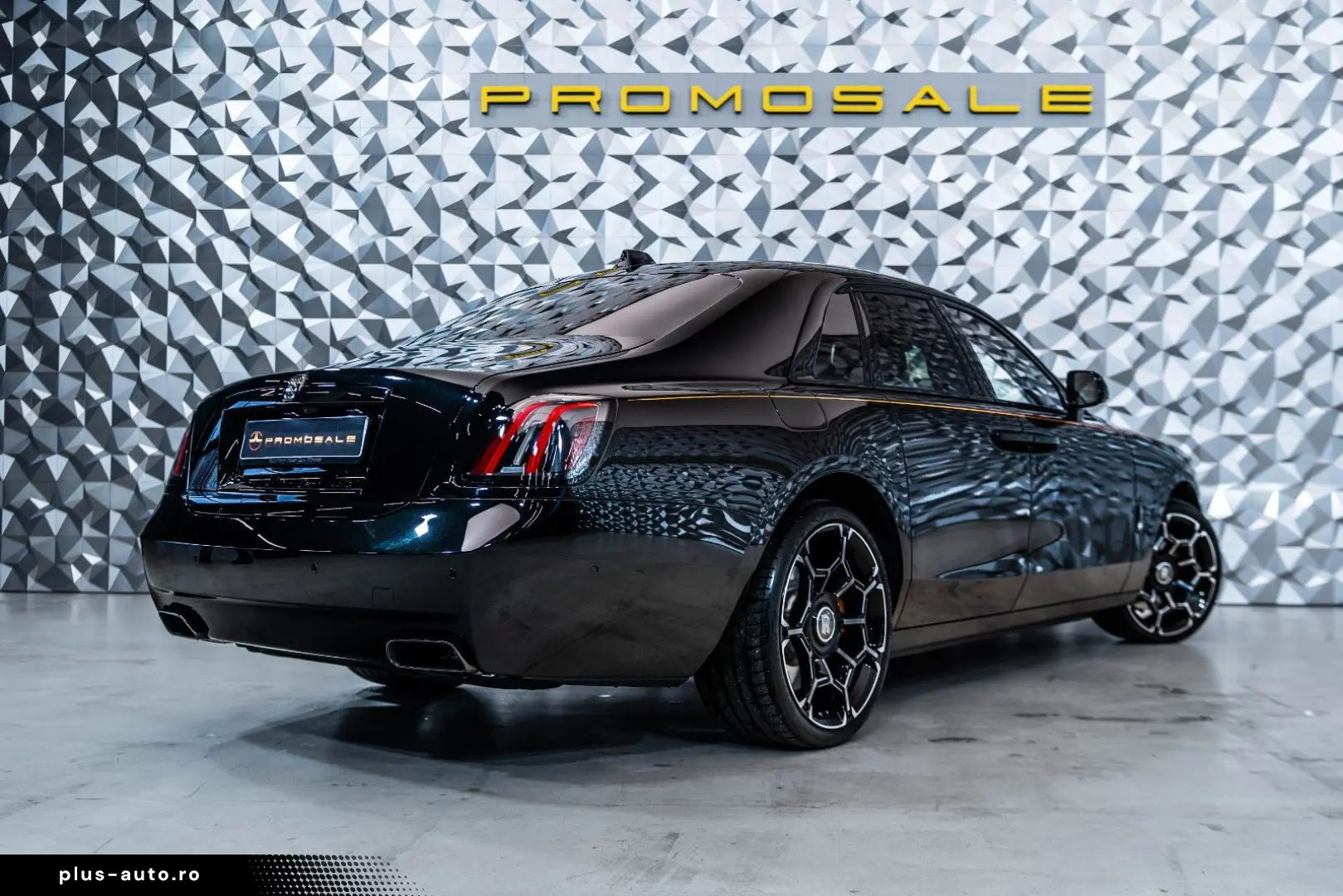 ROLLS ROYCE Ghost Black Badge - Shooting Star - Rear Theatre