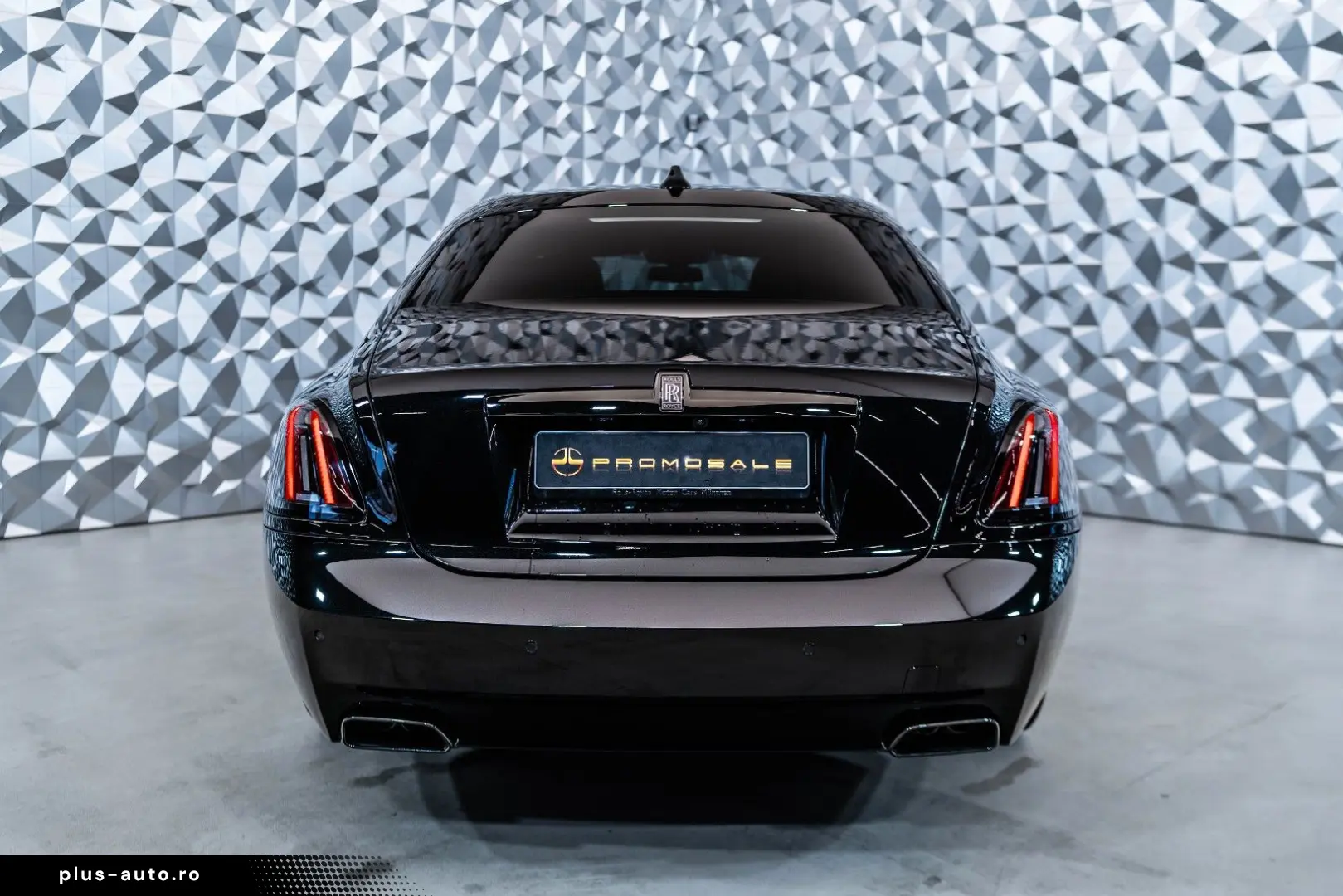 ROLLS ROYCE Ghost Black Badge - Shooting Star - Rear Theatre