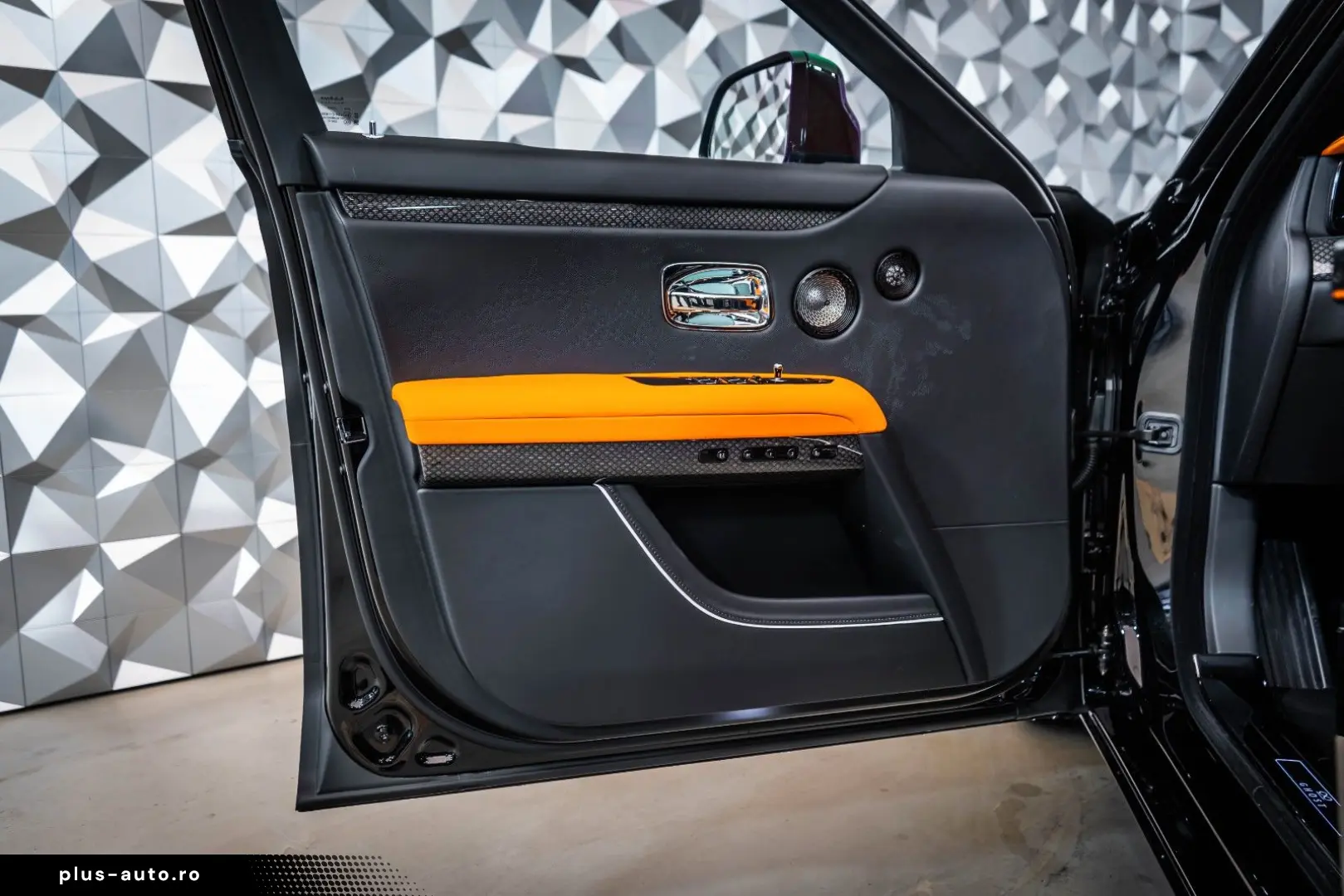 ROLLS ROYCE Ghost Black Badge - Shooting Star - Rear Theatre