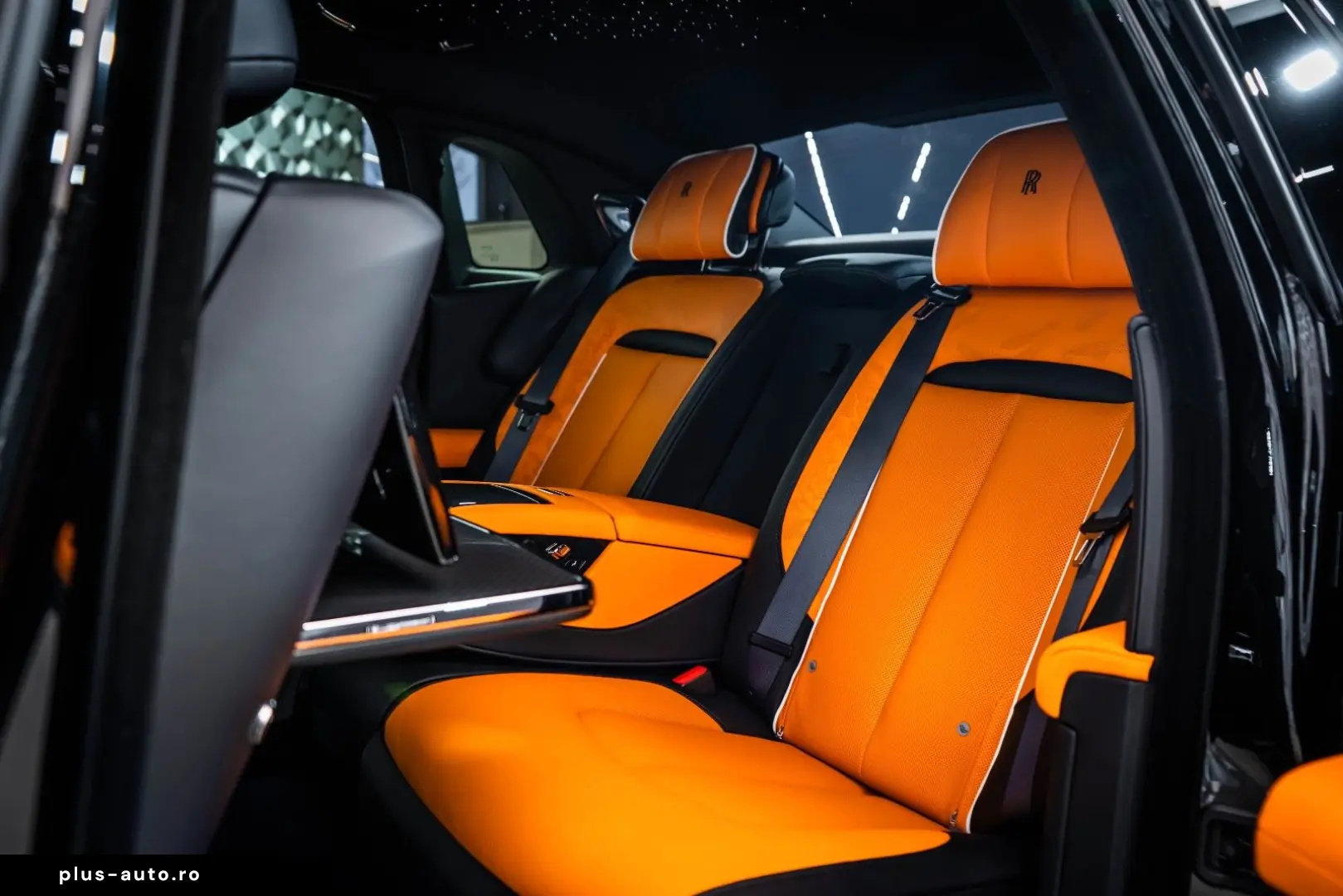 ROLLS ROYCE Ghost Black Badge - Shooting Star - Rear Theatre