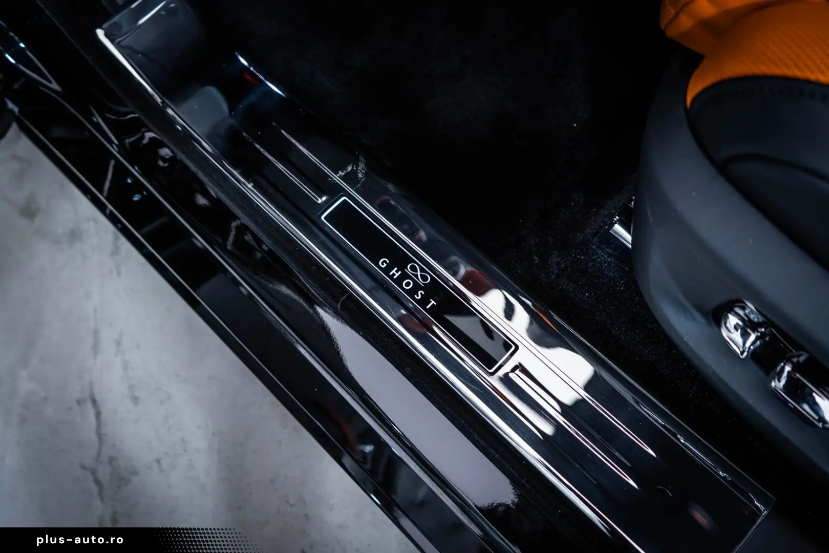 ROLLS ROYCE Ghost Black Badge - Shooting Star - Rear Theatre