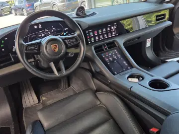 PORSCHE Taycan Sportsitze Sportchrono Innodrive