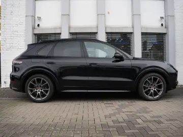 PORSCHE Cayenne E-Hybrid SPORTDESIGN-LUFTF-PANO-HUD-VOLL